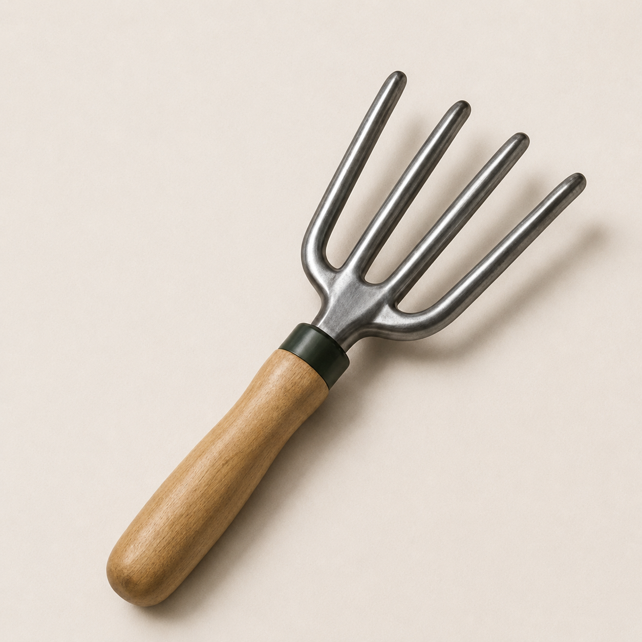 aruvella 5-Tine Garden Cultivator lifestyle image