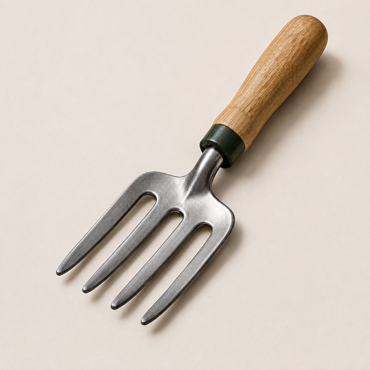 aruvella Ergonomic Garden Fork lifestyle image